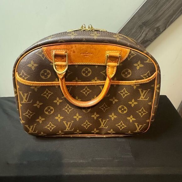 Vintage Louis Vuitton Trouville Monogram Handbag! - Picture 7 of 11